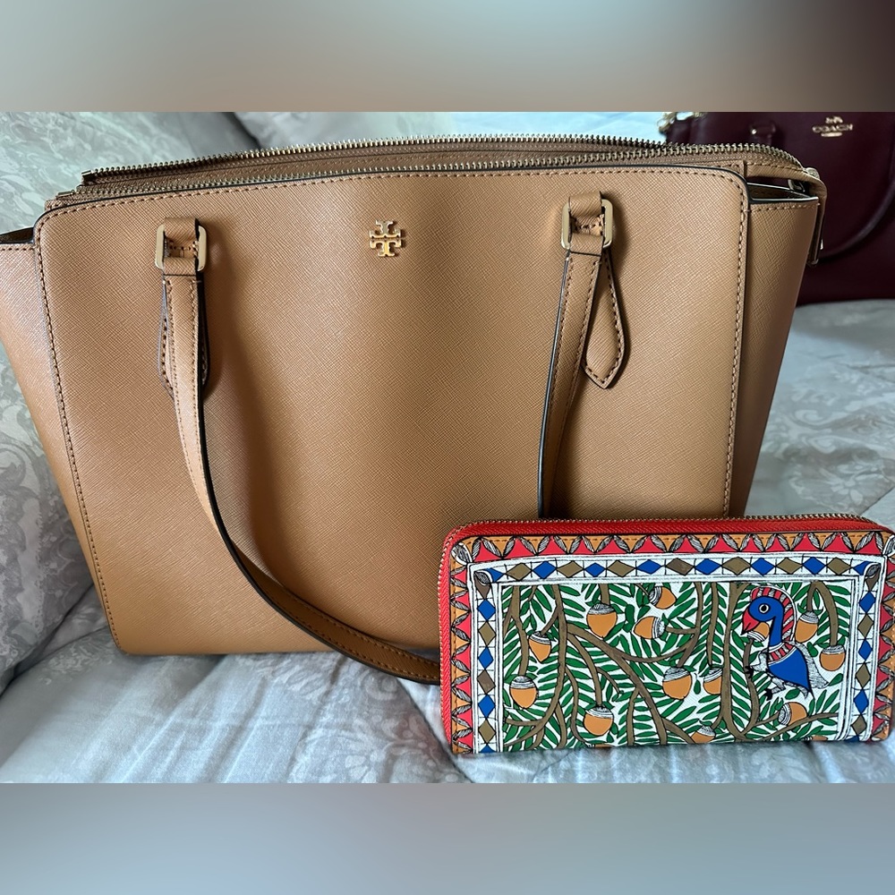 Tory Burch Robinson tote with zip around wallet